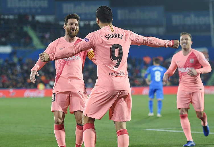 Barca thắng nhọc Getafe, Real gục ngã trước Sociedad